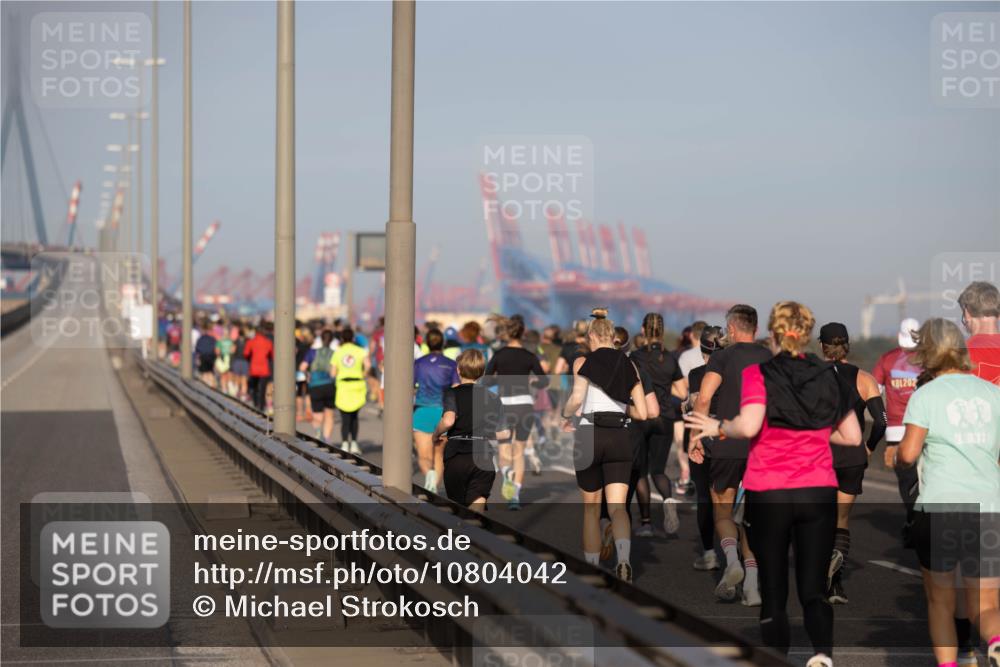 03.10.2026 - Köhlbrandbrückenlauf Michael Strokosch http://msf.ph/oto/10804042 03.10.2026 09:26:29 Position 3 202 meine-sportfotos.de
