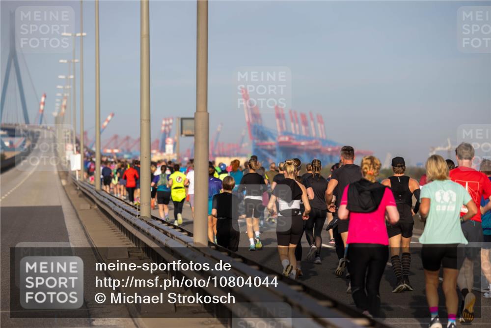 03.10.2026 - Köhlbrandbrückenlauf Michael Strokosch http://msf.ph/oto/10804044 03.10.2026 09:26:29 Position 3  meine-sportfotos.de