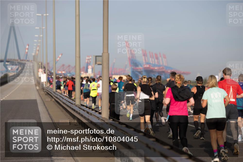03.10.2026 - Köhlbrandbrückenlauf Michael Strokosch http://msf.ph/oto/10804045 03.10.2026 09:26:30 Position 3  meine-sportfotos.de