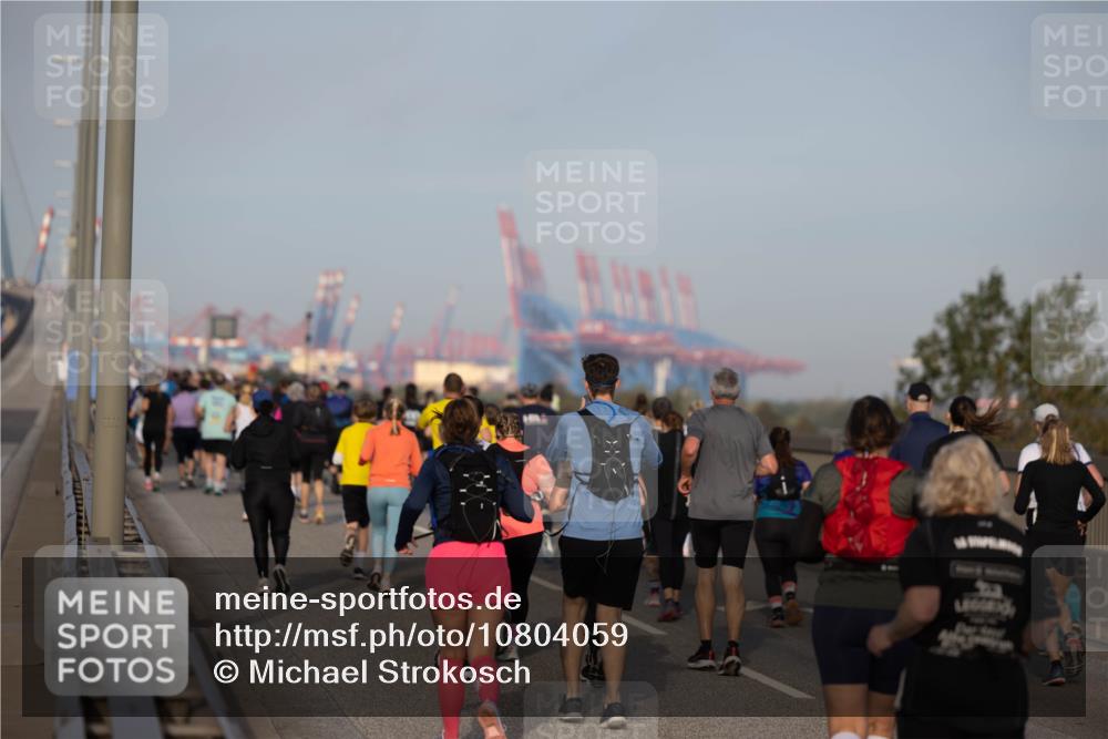 03.10.2026 - Köhlbrandbrückenlauf Michael Strokosch http://msf.ph/oto/10804059 03.10.2026 09:28:39 Position 3  meine-sportfotos.de