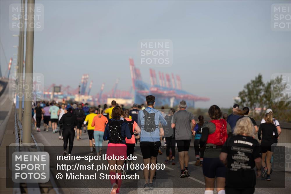 03.10.2026 - Köhlbrandbrückenlauf Michael Strokosch http://msf.ph/oto/10804060 03.10.2026 09:28:40 Position 3  meine-sportfotos.de