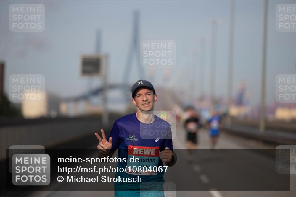 03.10.2026 - Köhlbrandbrückenlauf Michael Strokosch http://msf.ph/oto/10804067 03.10.2026 09:40:33 Position 3 2165 meine-sportfotos.de