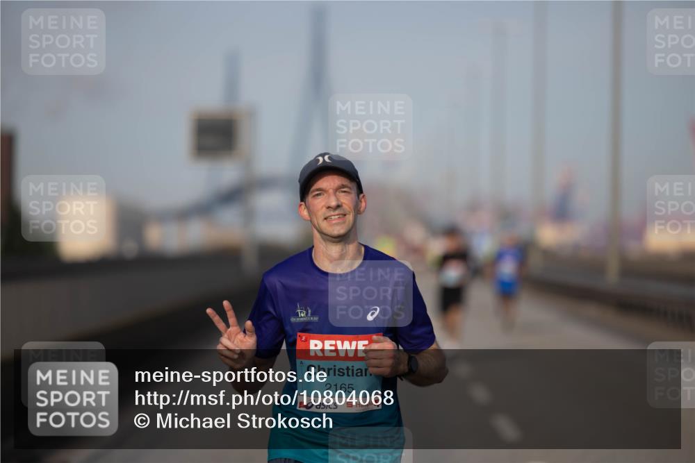03.10.2026 - Köhlbrandbrückenlauf Michael Strokosch http://msf.ph/oto/10804068 03.10.2026 09:40:33 Position 3 2165 meine-sportfotos.de