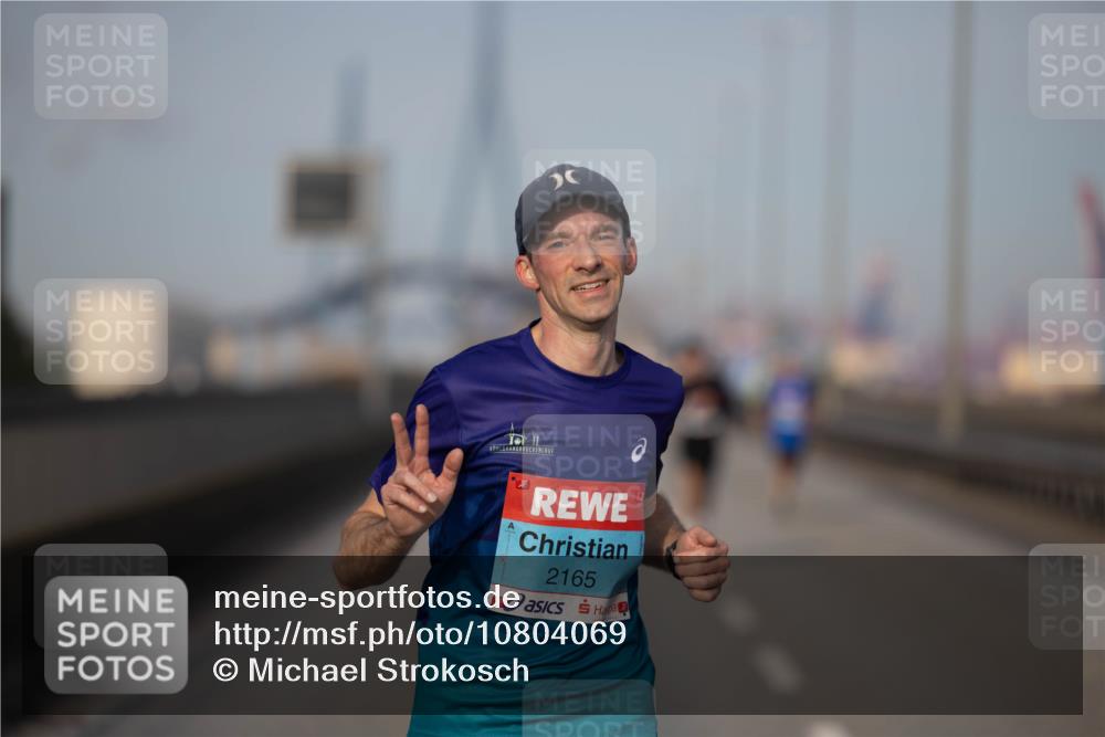 03.10.2026 - Köhlbrandbrückenlauf Michael Strokosch http://msf.ph/oto/10804069 03.10.2026 09:40:34 Position 3 20, 2165 meine-sportfotos.de