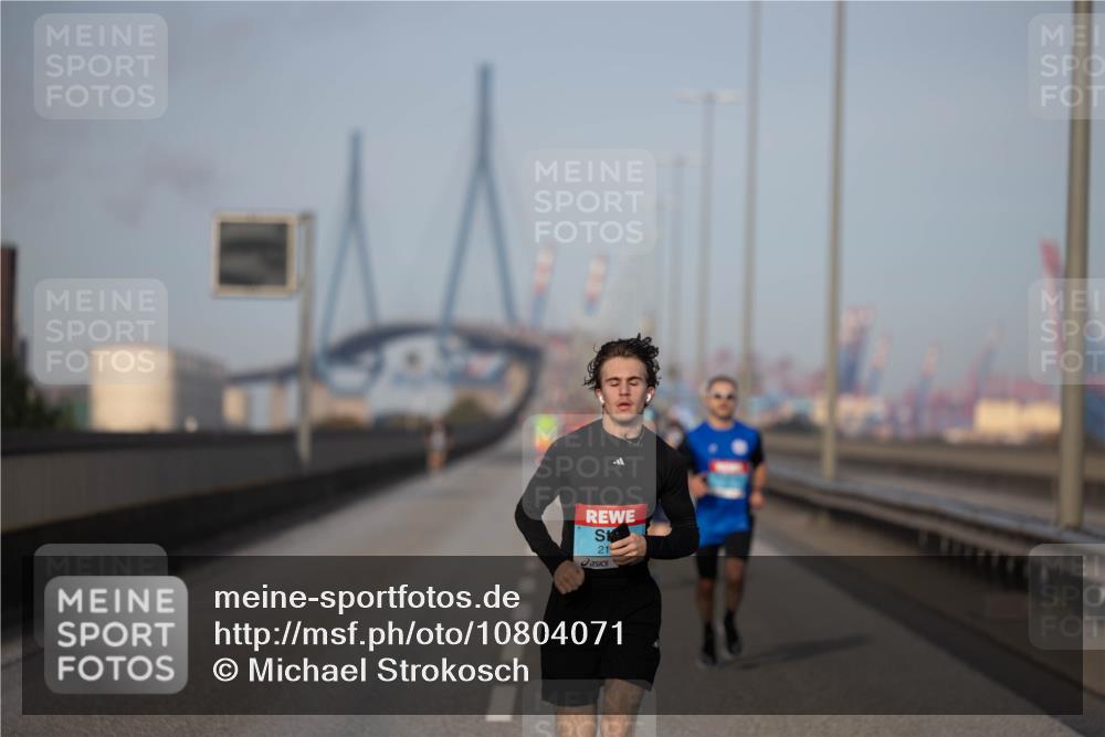 03.10.2026 - Köhlbrandbrückenlauf Michael Strokosch http://msf.ph/oto/10804071 03.10.2026 09:40:39 Position 3 21 meine-sportfotos.de