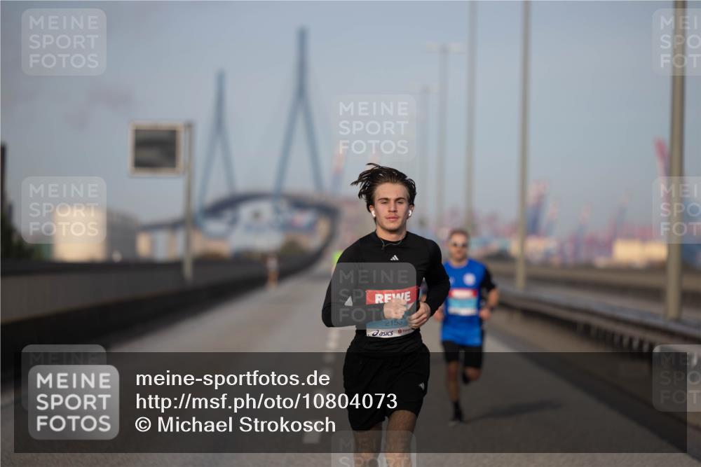 03.10.2026 - Köhlbrandbrückenlauf Michael Strokosch http://msf.ph/oto/10804073 03.10.2026 09:40:40 Position 3 2153 meine-sportfotos.de