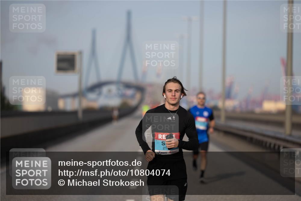 03.10.2026 - Köhlbrandbrückenlauf Michael Strokosch http://msf.ph/oto/10804074 03.10.2026 09:40:40 Position 3 213 meine-sportfotos.de