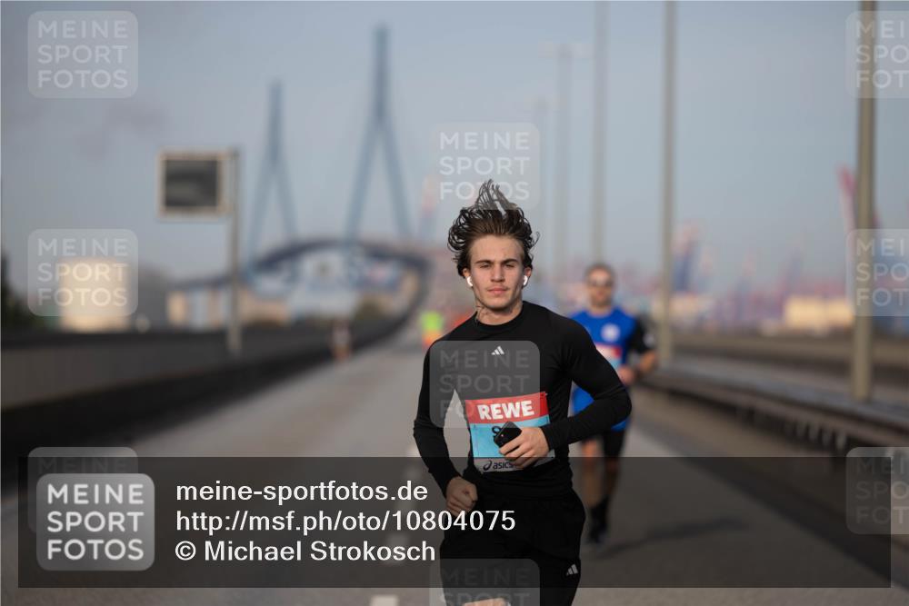 03.10.2026 - Köhlbrandbrückenlauf Michael Strokosch http://msf.ph/oto/10804075 03.10.2026 09:40:40 Position 3  meine-sportfotos.de