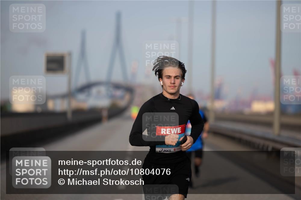 03.10.2026 - Köhlbrandbrückenlauf Michael Strokosch http://msf.ph/oto/10804076 03.10.2026 09:40:41 Position 3 401 meine-sportfotos.de