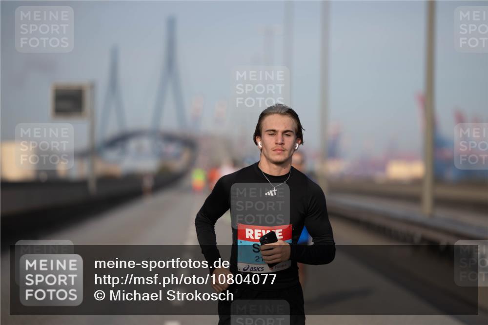 03.10.2026 - Köhlbrandbrückenlauf Michael Strokosch http://msf.ph/oto/10804077 03.10.2026 09:40:41 Position 3 2 meine-sportfotos.de