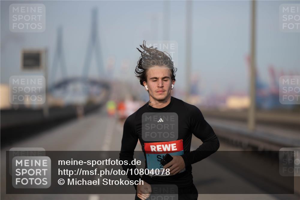 03.10.2026 - Köhlbrandbrückenlauf Michael Strokosch http://msf.ph/oto/10804078 03.10.2026 09:40:41 Position 3  meine-sportfotos.de