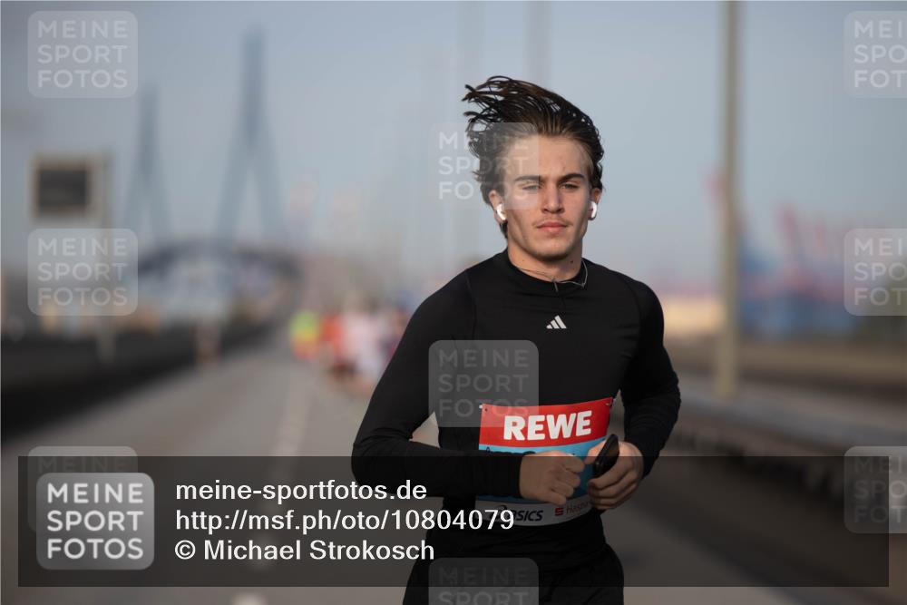 03.10.2026 - Köhlbrandbrückenlauf Michael Strokosch http://msf.ph/oto/10804079 03.10.2026 09:40:41 Position 3  meine-sportfotos.de