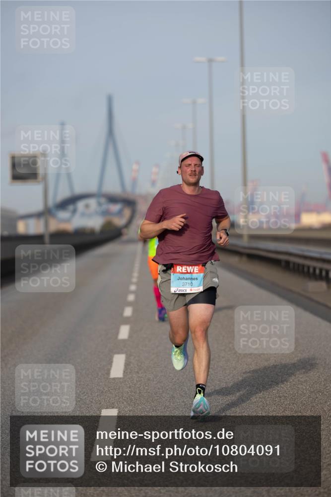 03.10.2026 - Köhlbrandbrückenlauf Michael Strokosch http://msf.ph/oto/10804091 03.10.2026 09:41:08 Position 3 3710 meine-sportfotos.de