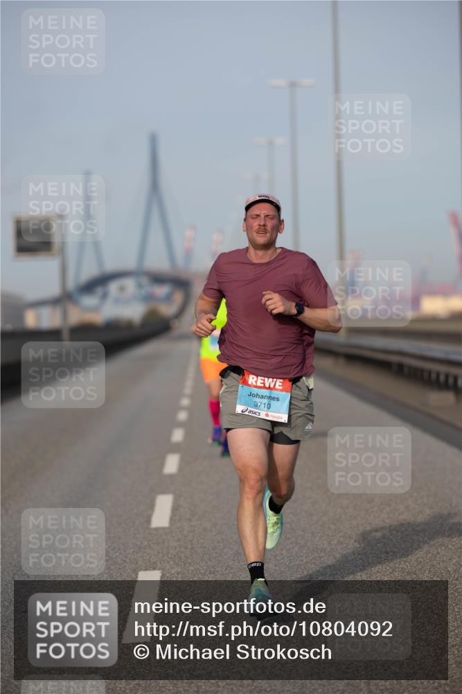 03.10.2026 - Köhlbrandbrückenlauf Michael Strokosch http://msf.ph/oto/10804092 03.10.2026 09:41:08 Position 3 3710 meine-sportfotos.de