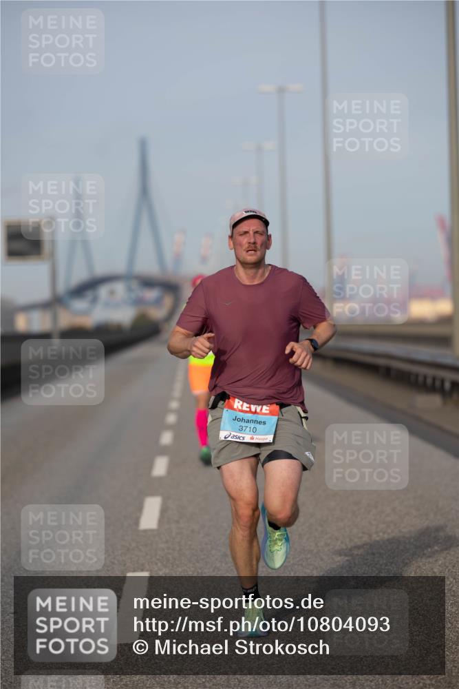 03.10.2026 - Köhlbrandbrückenlauf Michael Strokosch http://msf.ph/oto/10804093 03.10.2026 09:41:09 Position 3 3710 meine-sportfotos.de
