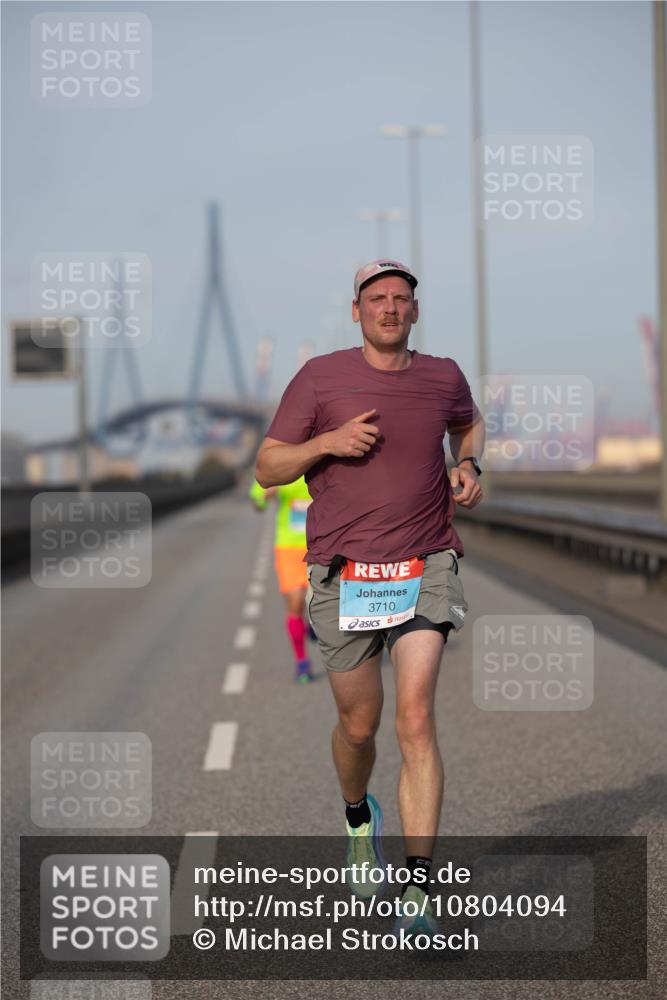 03.10.2026 - Köhlbrandbrückenlauf Michael Strokosch http://msf.ph/oto/10804094 03.10.2026 09:41:09 Position 3 3710 meine-sportfotos.de