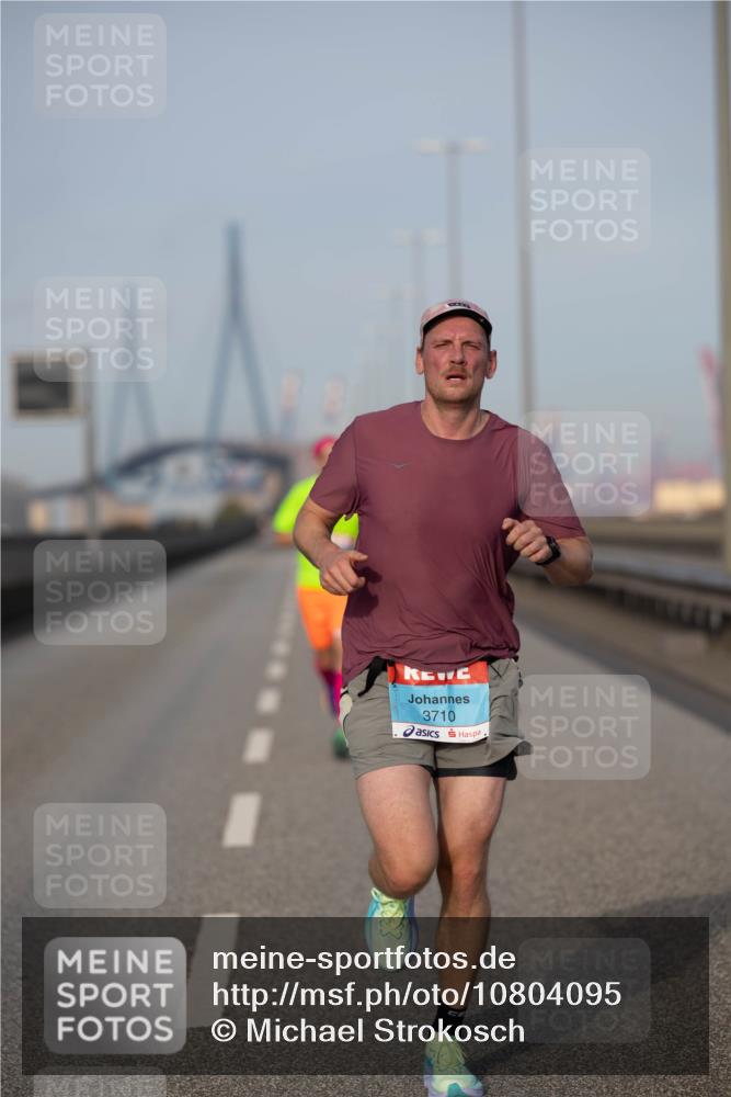 03.10.2026 - Köhlbrandbrückenlauf Michael Strokosch http://msf.ph/oto/10804095 03.10.2026 09:41:09 Position 3 3710 meine-sportfotos.de