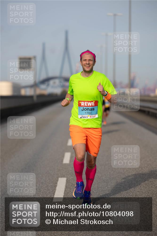 03.10.2026 - Köhlbrandbrückenlauf Michael Strokosch http://msf.ph/oto/10804098 03.10.2026 09:41:12 Position 3 1702 meine-sportfotos.de