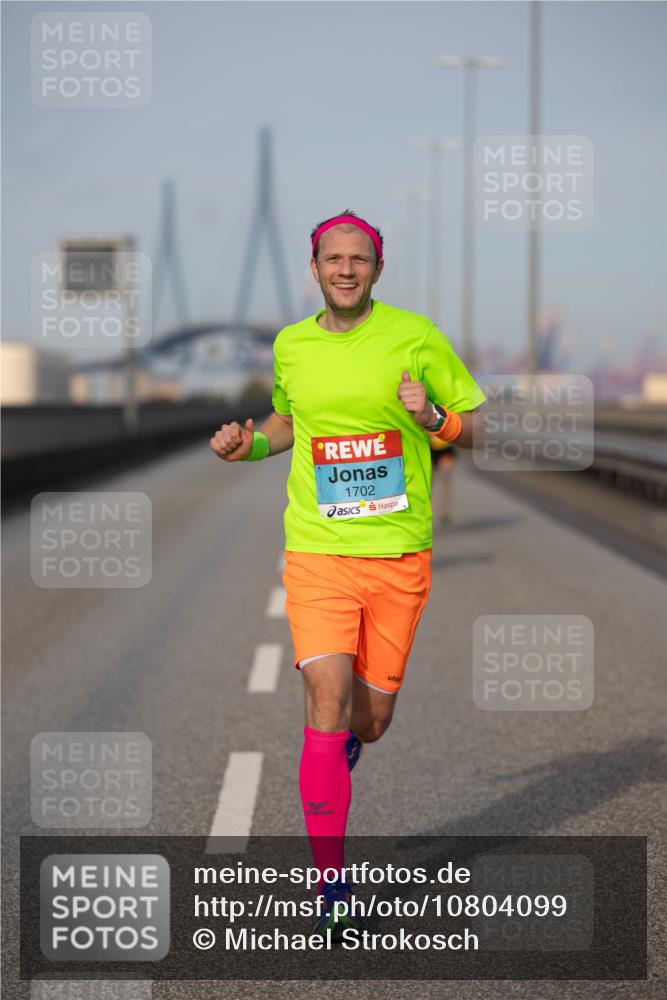 03.10.2026 - Köhlbrandbrückenlauf Michael Strokosch http://msf.ph/oto/10804099 03.10.2026 09:41:12 Position 3 1702 meine-sportfotos.de