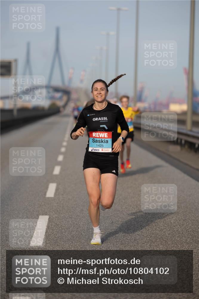 03.10.2026 - Köhlbrandbrückenlauf Michael Strokosch http://msf.ph/oto/10804102 03.10.2026 09:41:16 Position 3 1425 meine-sportfotos.de