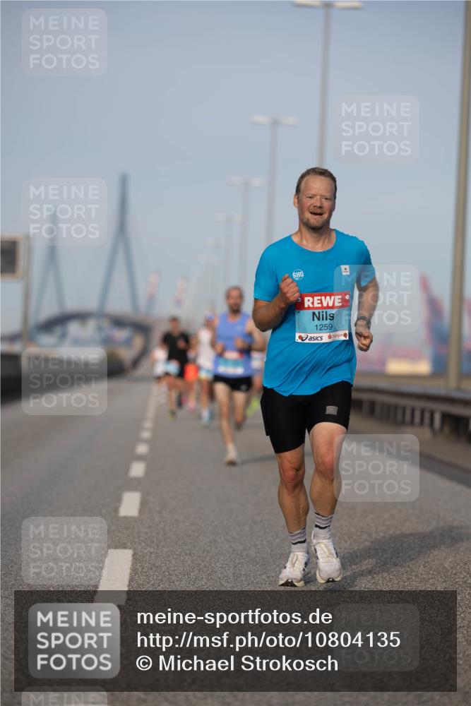03.10.2026 - Köhlbrandbrückenlauf Michael Strokosch http://msf.ph/oto/10804135 03.10.2026 09:41:55 Position 3 1259 meine-sportfotos.de