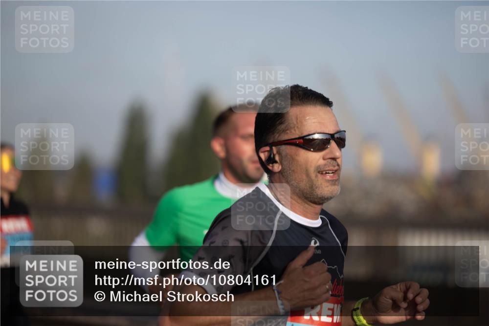 03.10.2026 - Köhlbrandbrückenlauf Michael Strokosch http://msf.ph/oto/10804161 03.10.2026 09:42:40 Position 3  meine-sportfotos.de