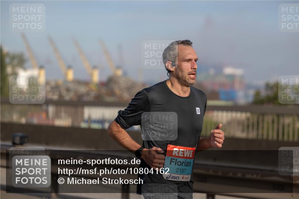 03.10.2026 - Köhlbrandbrückenlauf Michael Strokosch http://msf.ph/oto/10804162 03.10.2026 09:42:49 Position 3 2197 meine-sportfotos.de