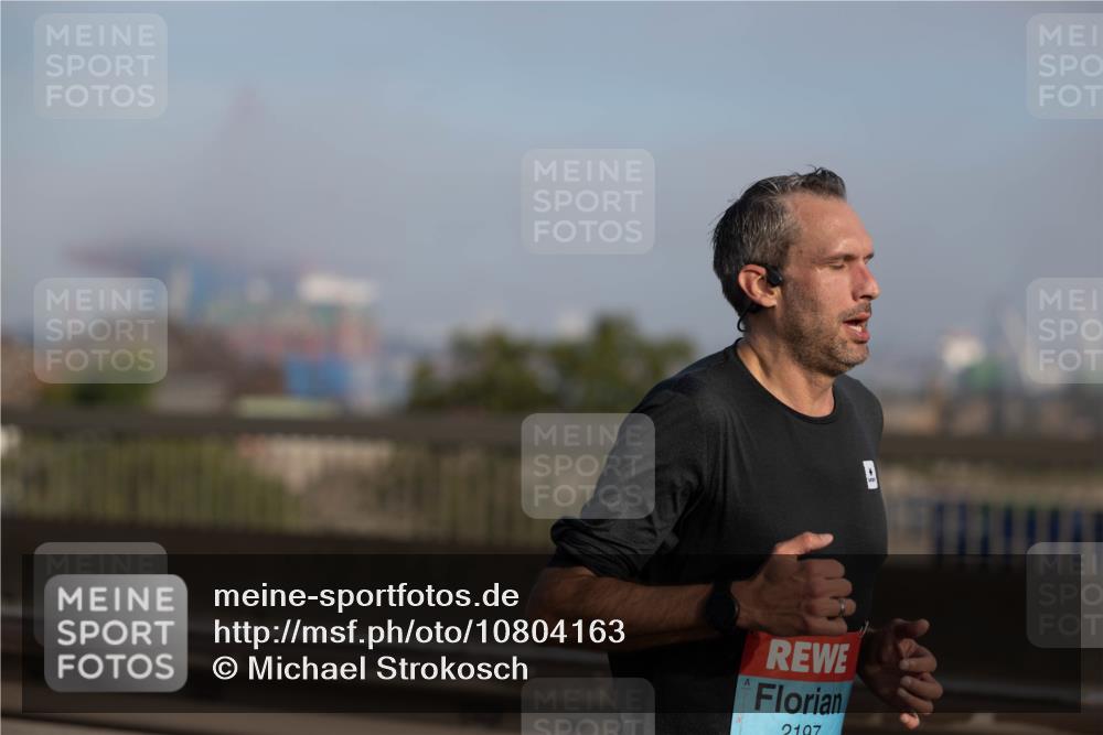 03.10.2026 - Köhlbrandbrückenlauf Michael Strokosch http://msf.ph/oto/10804163 03.10.2026 09:42:49 Position 3 2107 meine-sportfotos.de