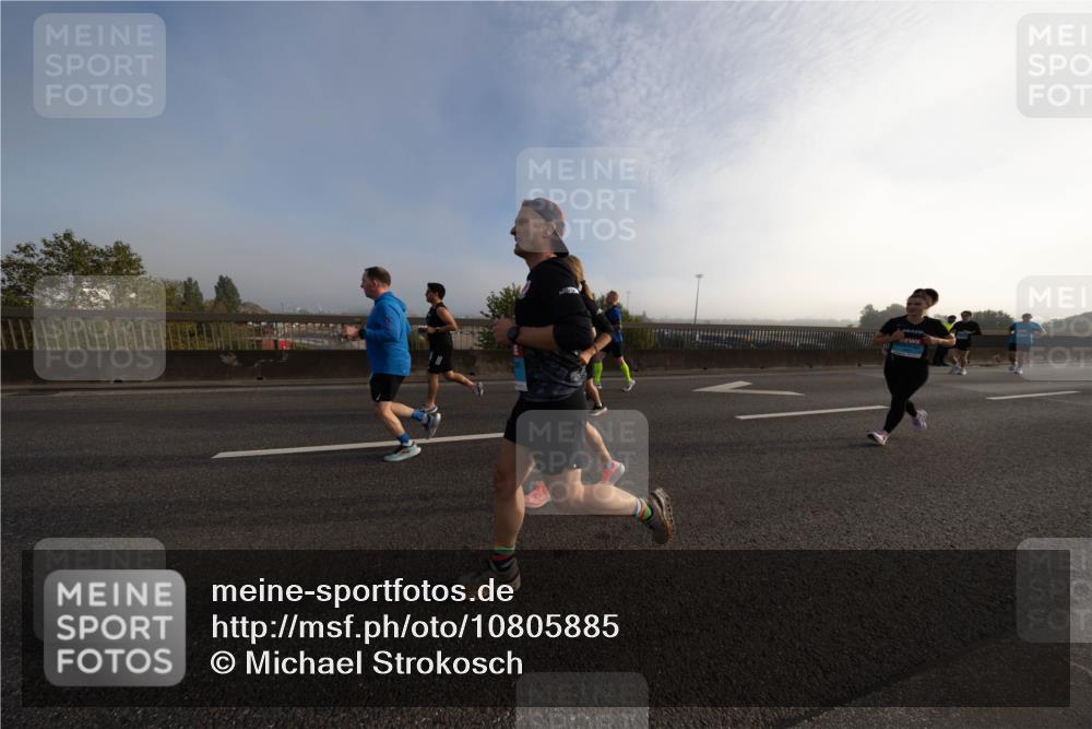 03.10.2026 - Köhlbrandbrückenlauf Michael Strokosch http://msf.ph/oto/10805885 03.10.2026 09:17:49 Position 3  meine-sportfotos.de