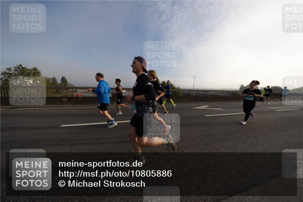 03.10.2026 - Köhlbrandbrückenlauf Michael Strokosch http://msf.ph/oto/10805886 03.10.2026 09:17:49 Position 3  meine-sportfotos.de