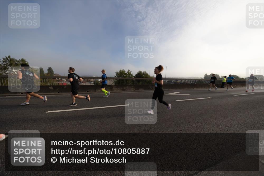 03.10.2026 - Köhlbrandbrückenlauf Michael Strokosch http://msf.ph/oto/10805887 03.10.2026 09:17:50 Position 3  meine-sportfotos.de