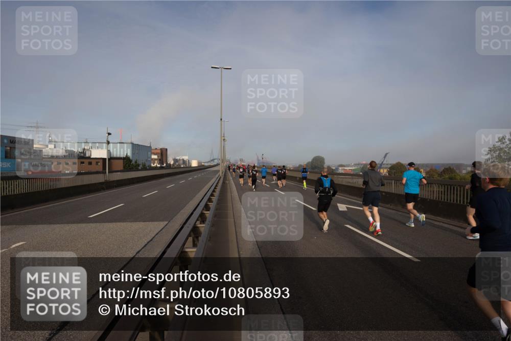 03.10.2026 - Köhlbrandbrückenlauf Michael Strokosch http://msf.ph/oto/10805893 03.10.2026 09:17:56 Position 3  meine-sportfotos.de