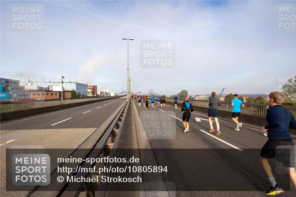03.10.2026 - Köhlbrandbrückenlauf Michael Strokosch http://msf.ph/oto/10805894 03.10.2026 09:17:56 Position 3  meine-sportfotos.de