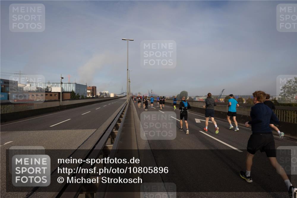 03.10.2026 - Köhlbrandbrückenlauf Michael Strokosch http://msf.ph/oto/10805896 03.10.2026 09:17:56 Position 3  meine-sportfotos.de
