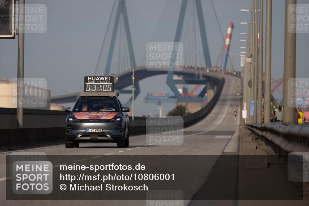 03.10.2026 - Köhlbrandbrückenlauf Michael Strokosch http://msf.ph/oto/10806001 03.10.2026 09:31:59 Position 3 2, 0, 88, 06, 39 meine-sportfotos.de