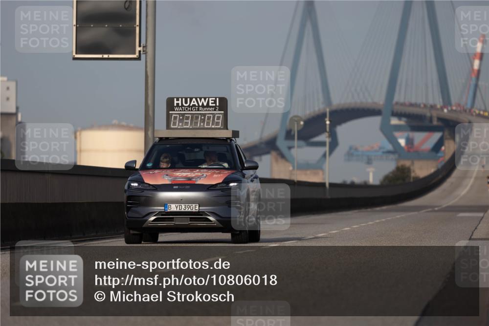 03.10.2026 - Köhlbrandbrückenlauf Michael Strokosch http://msf.ph/oto/10806018 03.10.2026 09:32:02 Position 3 2, 0, 88, 00, 110, 390 meine-sportfotos.de