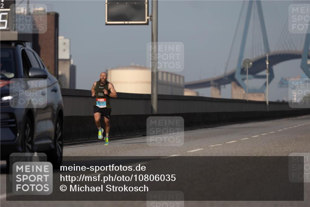 03.10.2026 - Köhlbrandbrückenlauf Michael Strokosch http://msf.ph/oto/10806035 03.10.2026 09:32:08 Position 3  meine-sportfotos.de