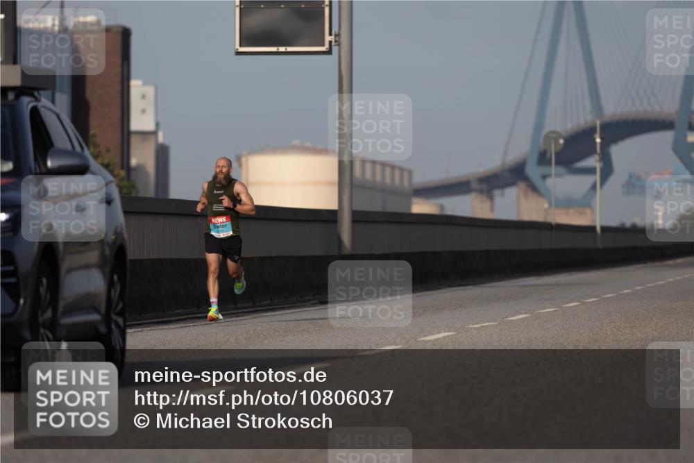 03.10.2026 - Köhlbrandbrückenlauf Michael Strokosch http://msf.ph/oto/10806037 03.10.2026 09:32:08 Position 3  meine-sportfotos.de