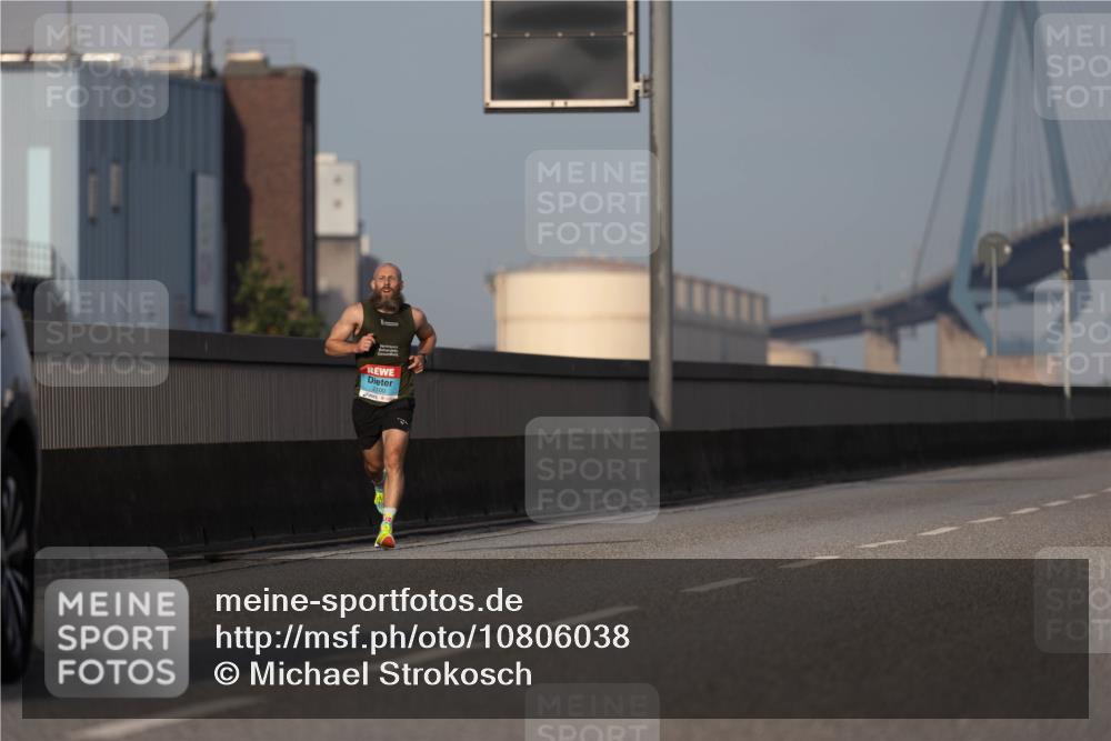 03.10.2026 - Köhlbrandbrückenlauf Michael Strokosch http://msf.ph/oto/10806038 03.10.2026 09:32:09 Position 3 2100 meine-sportfotos.de