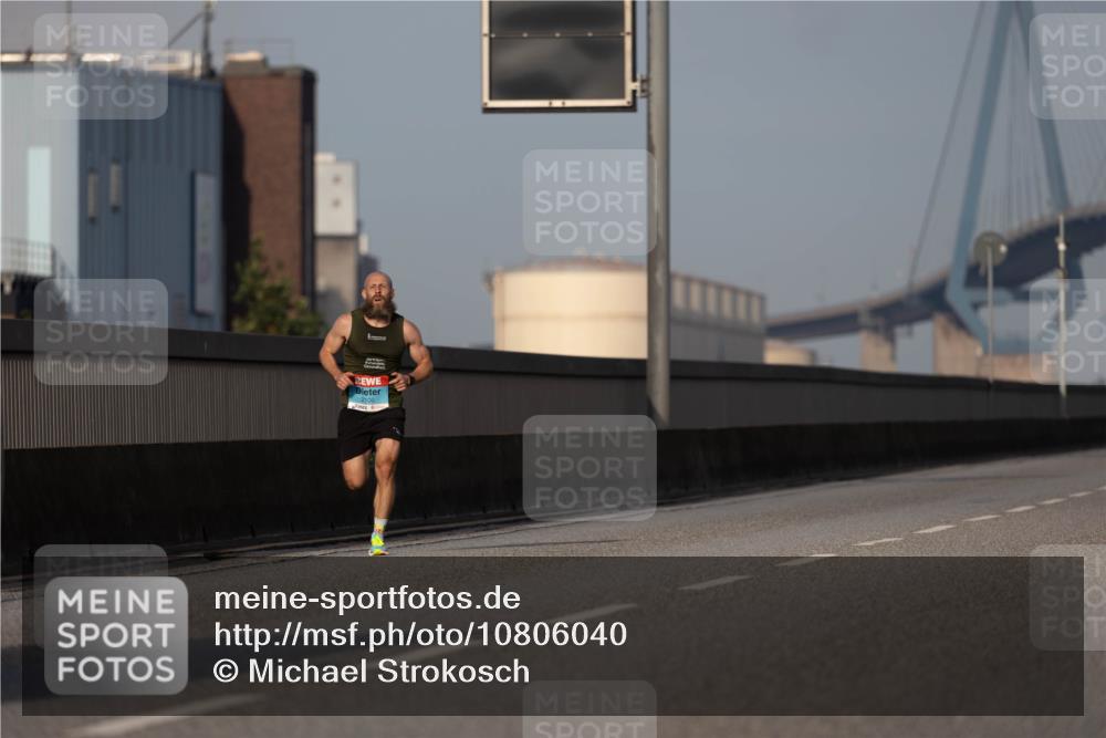 03.10.2026 - Köhlbrandbrückenlauf Michael Strokosch http://msf.ph/oto/10806040 03.10.2026 09:32:09 Position 3 2100 meine-sportfotos.de