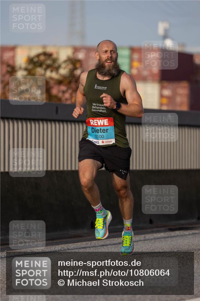 03.10.2026 - Köhlbrandbrückenlauf Michael Strokosch http://msf.ph/oto/10806064 03.10.2026 09:32:16 Position 3 2100 meine-sportfotos.de