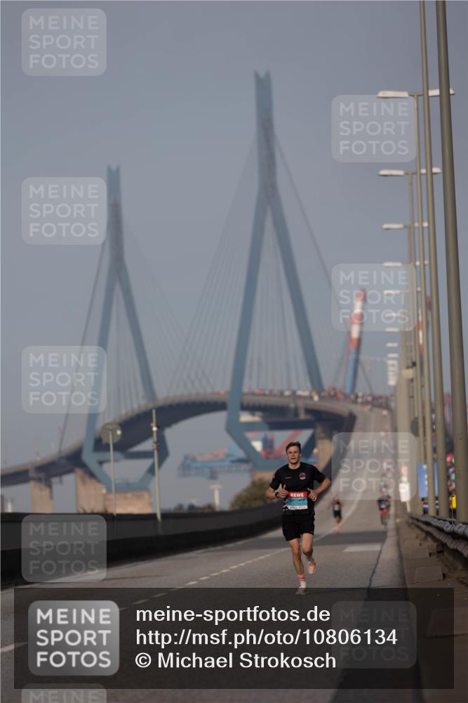03.10.2026 - Köhlbrandbrückenlauf Michael Strokosch http://msf.ph/oto/10806134 03.10.2026 09:33:15 Position 3  meine-sportfotos.de