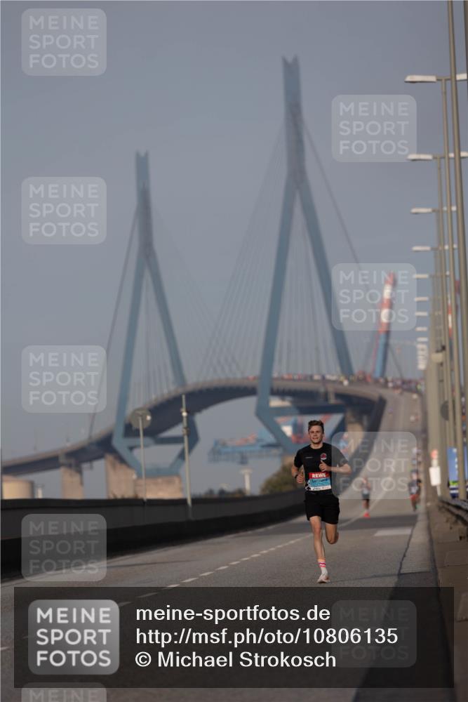 03.10.2026 - Köhlbrandbrückenlauf Michael Strokosch http://msf.ph/oto/10806135 03.10.2026 09:33:16 Position 3  meine-sportfotos.de