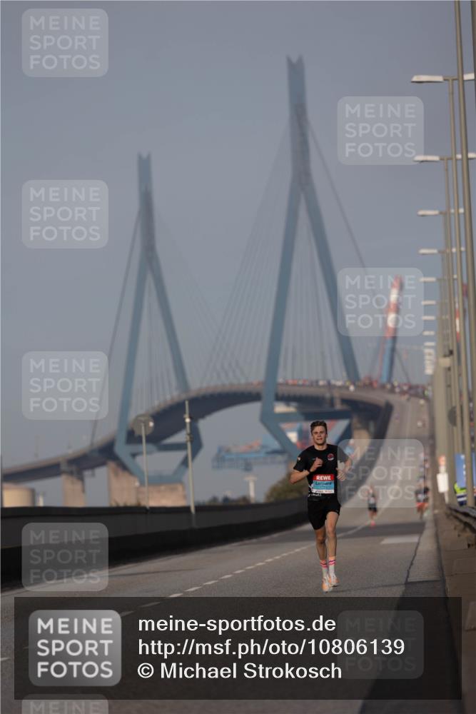 03.10.2026 - Köhlbrandbrückenlauf Michael Strokosch http://msf.ph/oto/10806139 03.10.2026 09:33:16 Position 3  meine-sportfotos.de
