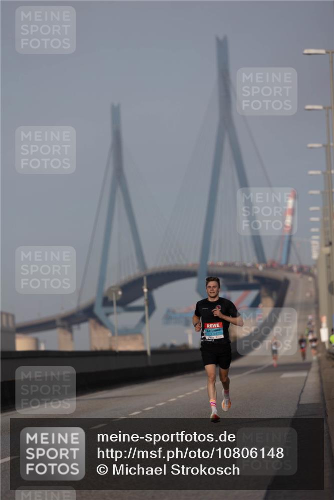 03.10.2026 - Köhlbrandbrückenlauf Michael Strokosch http://msf.ph/oto/10806148 03.10.2026 09:33:19 Position 3  meine-sportfotos.de