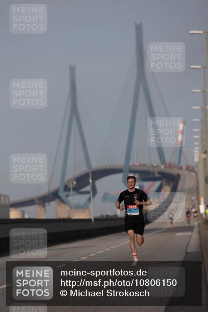 03.10.2026 - Köhlbrandbrückenlauf Michael Strokosch http://msf.ph/oto/10806150 03.10.2026 09:33:19 Position 3  meine-sportfotos.de
