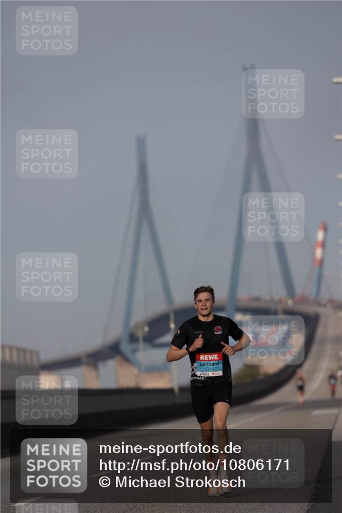 03.10.2026 - Köhlbrandbrückenlauf Michael Strokosch http://msf.ph/oto/10806171 03.10.2026 09:33:22 Position 3 1773 meine-sportfotos.de