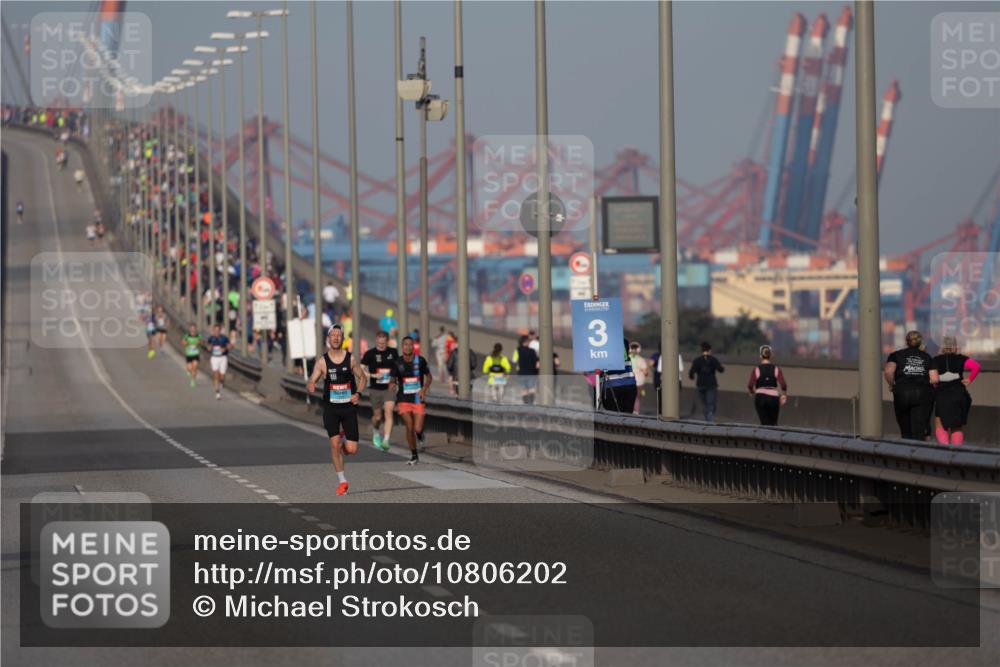 03.10.2026 - Köhlbrandbrückenlauf Michael Strokosch http://msf.ph/oto/10806202 03.10.2026 09:33:40 Position 3 3 meine-sportfotos.de