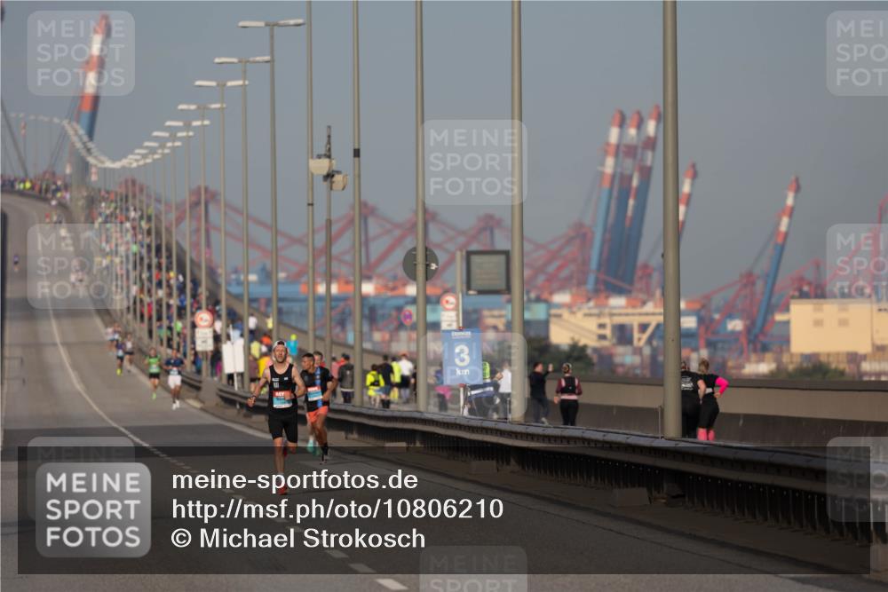 03.10.2026 - Köhlbrandbrückenlauf Michael Strokosch http://msf.ph/oto/10806210 03.10.2026 09:33:44 Position 3 3 meine-sportfotos.de