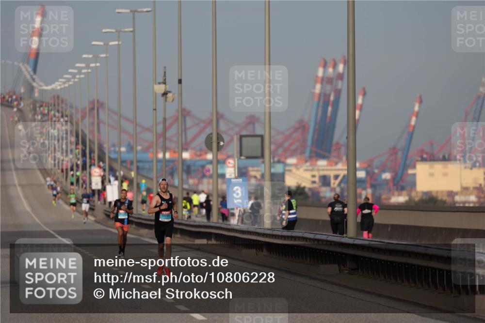 03.10.2026 - Köhlbrandbrückenlauf Michael Strokosch http://msf.ph/oto/10806228 03.10.2026 09:33:48 Position 3 3 meine-sportfotos.de